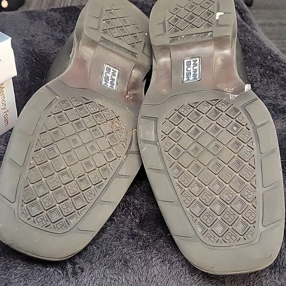 Nunn Bush black slip ons, size 9.5
